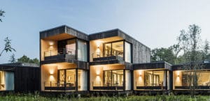 maison bois moderne avec jardin