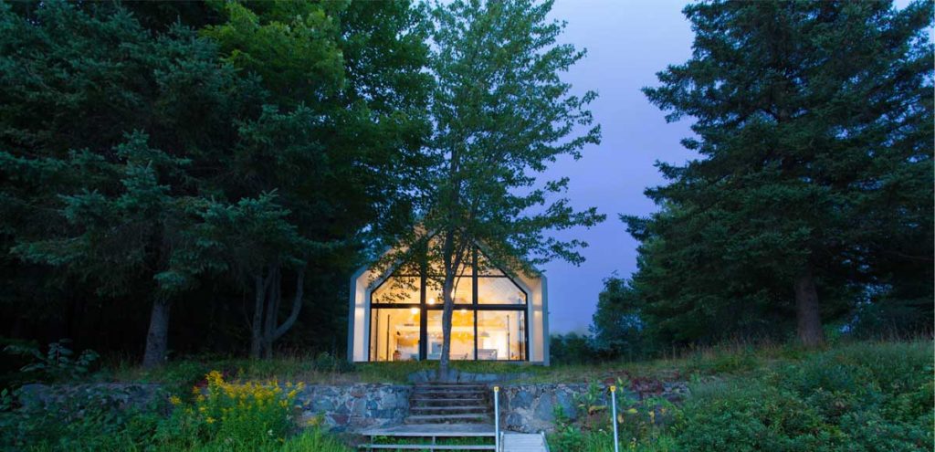 maison bois familial avec jardin