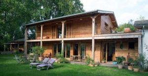 chalet en bois familial avec jardin