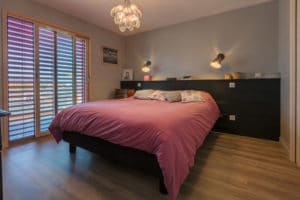 aménagement intérieur d'une arbor maison bois et zinc
