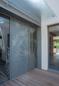 aménagement intérieur d'une arbor maison bois et zinc
