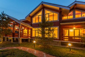 chalet en bois familial au millieu de la nature
