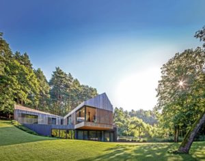 maison bois en Lituanie aux résonances baroques