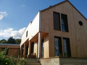 maison bois familial avec terrasse