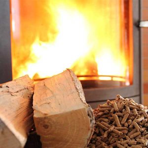 Chauffage au bois : choisir un poêle à bûches ou à pellets Chauffage au bois : choisir un poêle à bûches ou à pellets