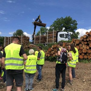 Un groupe de particuliers à la découverte des métiers de la forêt © FiboisAURA