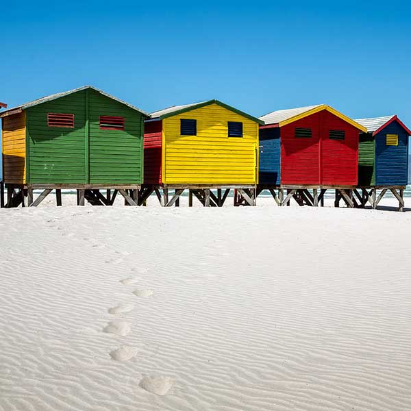 Maison bois sur pilotis, peintes de toutes les couleurs © Pixabay