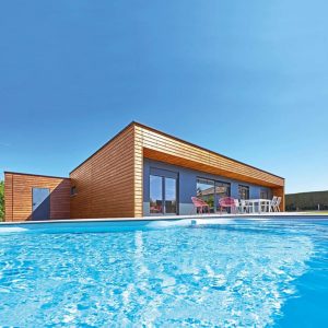 maison bois avec piscine conçu par booa