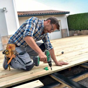 Pose d’une terrasse bois © Spax