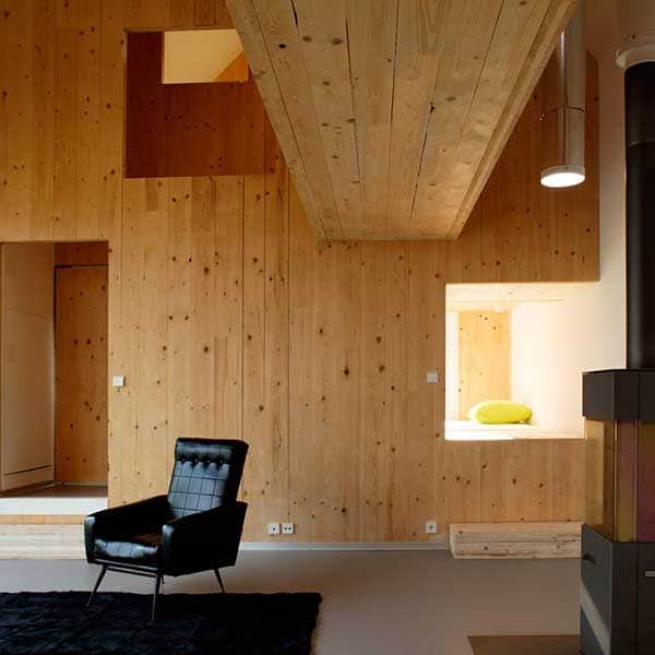 Aménagement intérieur d'une maison en bois dans la région Normandie
