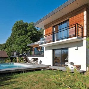 maison cubique bois avec piscine