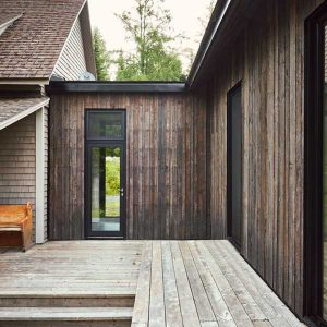 bardage sombre d'une maison bois