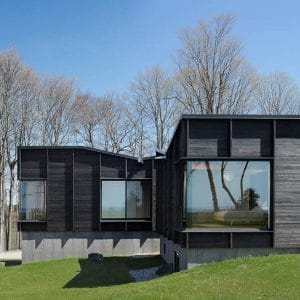 maison en bois papillon près du lac Michigan