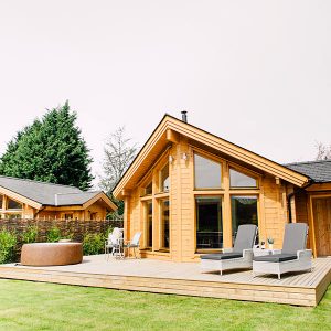 cabane en madriers avec jardin © Artichouse