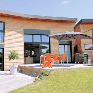 Maison bioclimatique en bois exotique