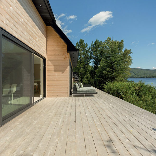 terrasse en bois d'une maison bois