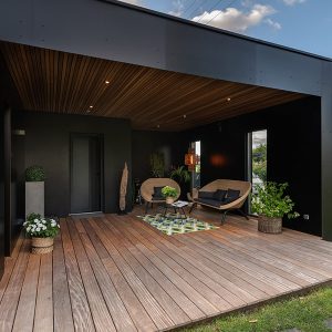 terrasse en bois d'une maison bois ultra design