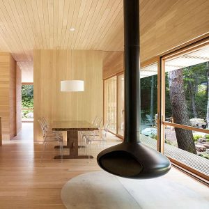 aménagement intérieur d'une maison en bois confortable
