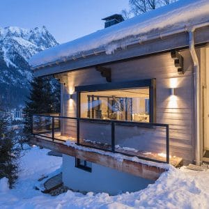 chalet bois enneigé au chamonix