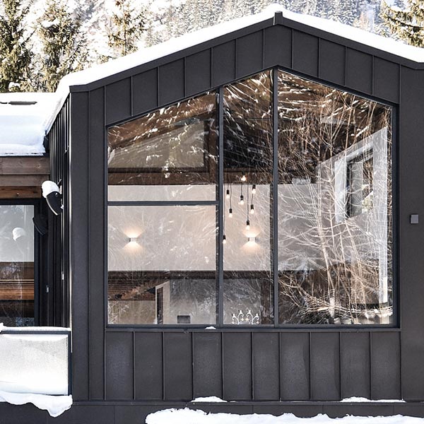 Chalet bois avant-gardiste au pied du mont blanc