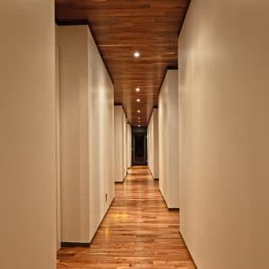 design intérieur d'une maison en bois au canada