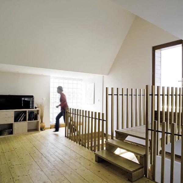 galerie au parquet d'une maison bois