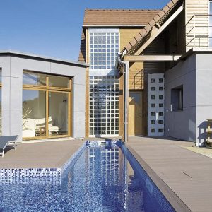 Maison bois familial avec piscine et jardin