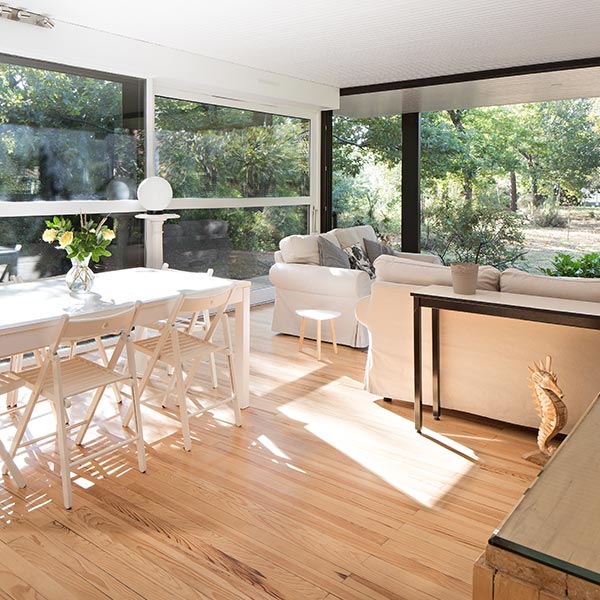 salle à manger ouvert avec parquet près de Bordeaux