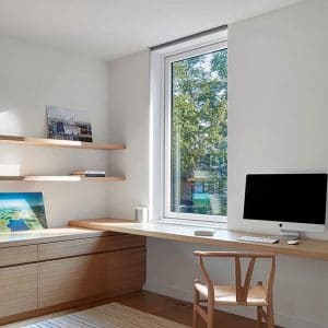 bureau en bois dans maison bois au Canada