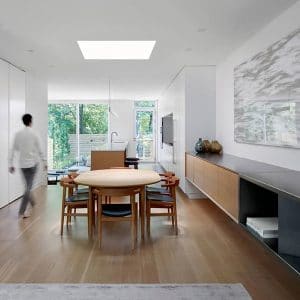 salle à manger dans maison bois à Toronto