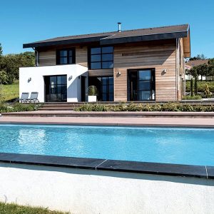 Maison bois écologique avec piscine