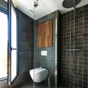 salle de bains au pierre d'une maison bois en Isère