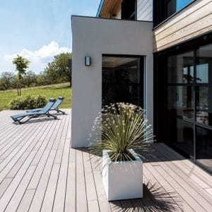 terrasse en bois d'une maison bois à Grenbole