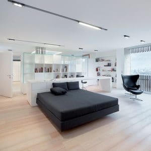 chambre des parents avec parquet et étagere