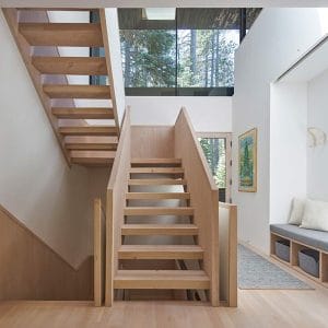 aménagement intérieur d'une maison en bois aux États-unis