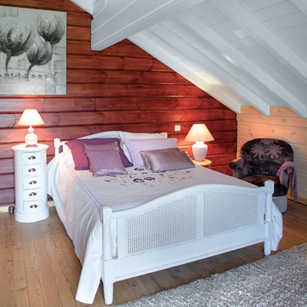 chambre des parents au parquet d'une maison bois