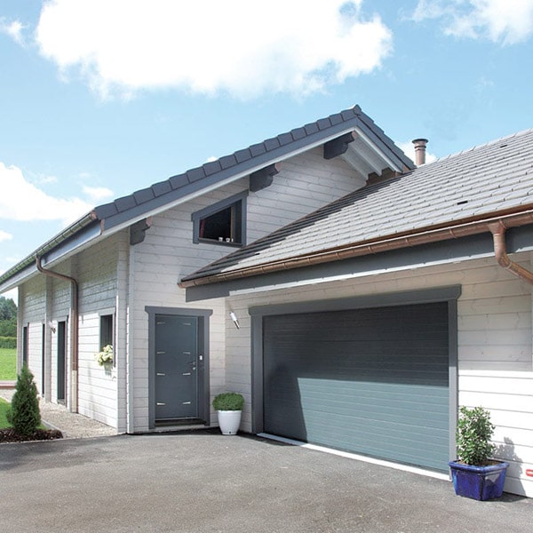 maison en bois massif sur-mesure avec jardin