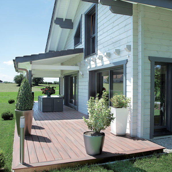 maison en bois familial avec terrasse