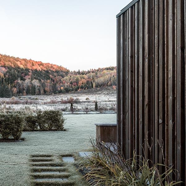 maison bois avec jardin au Canada