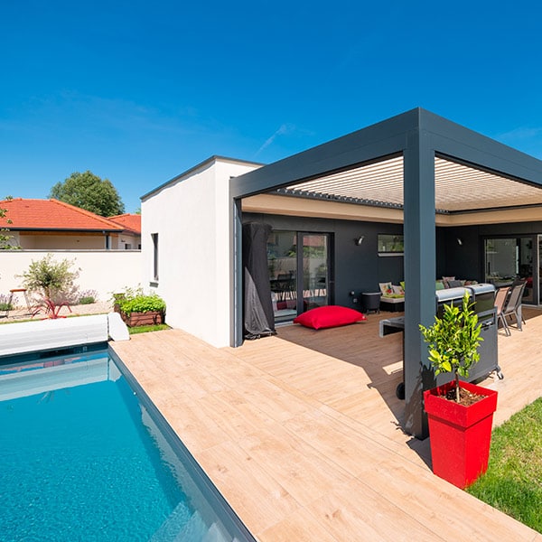 Maison ossature bois contemporaine avec pool