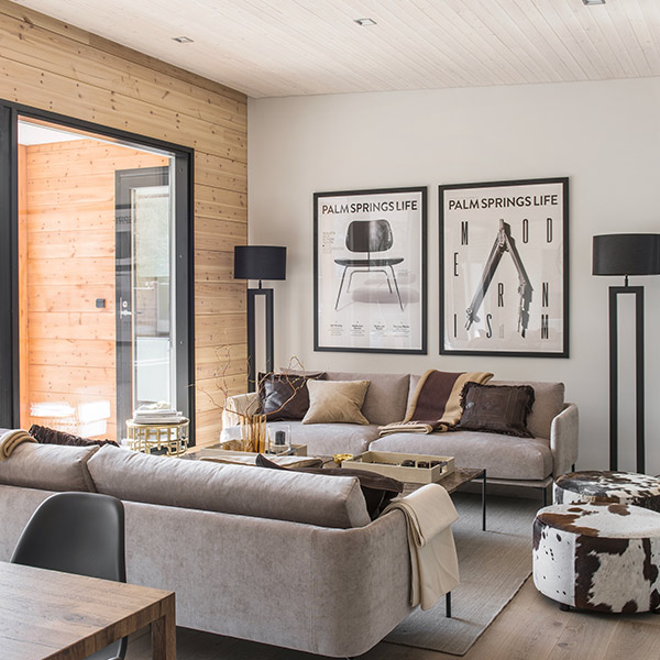 salon dans maison bois en Finlande
