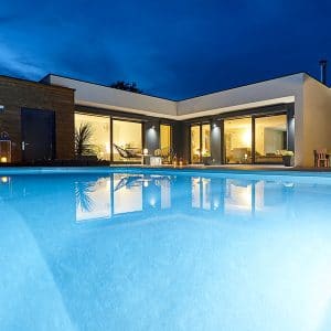 maison en ossature bois en Épicéa avec pool