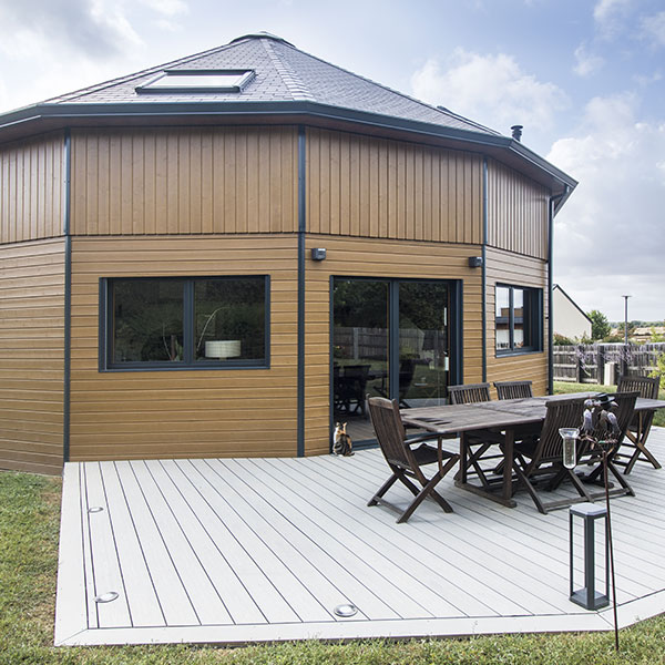 Maison ossature bois avec terrasse en bois