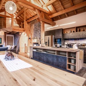 cuisine ouverte en bois dans chalet bois
