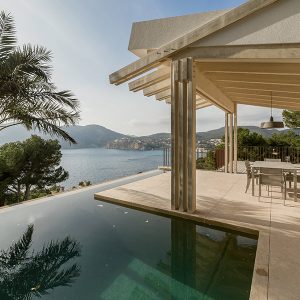 villa méditerranéenne en bois avec vue magnifique