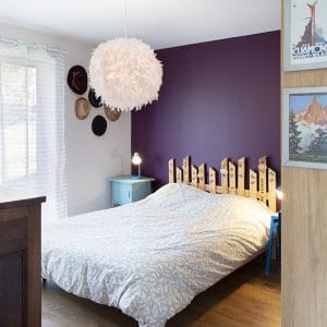 chambre des parents dans maison bois