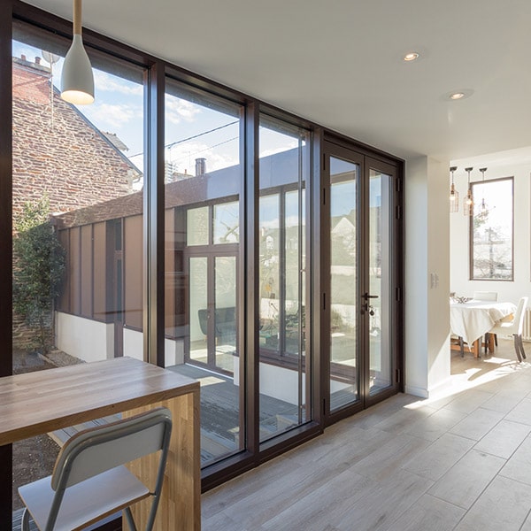 l'allée avec beaucoup de fenêtres dans maison extension