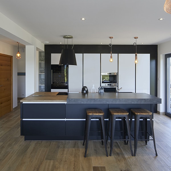 Cuisine ouverte dans maison bois