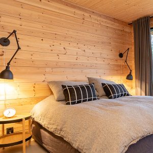chambre des parents dans maison bois