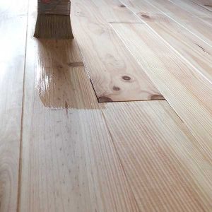 Entretenir un parquet en bois massif avec de l'huile © Durieu